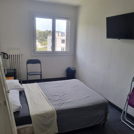 New Cheap Private Room, Kitchen , Overwieuw Sea,Tram On Spot, 12 Minutes From Nice Train Station With Tram , Beach In 17 Min Tram , Chambre Privee Pas Cher, Cuisine Equipee , Tram Sur Place, Apercu Mer, 12 Min De La Gare De Nice Avec Le Tram, 17 Min Eksteriør bilde
