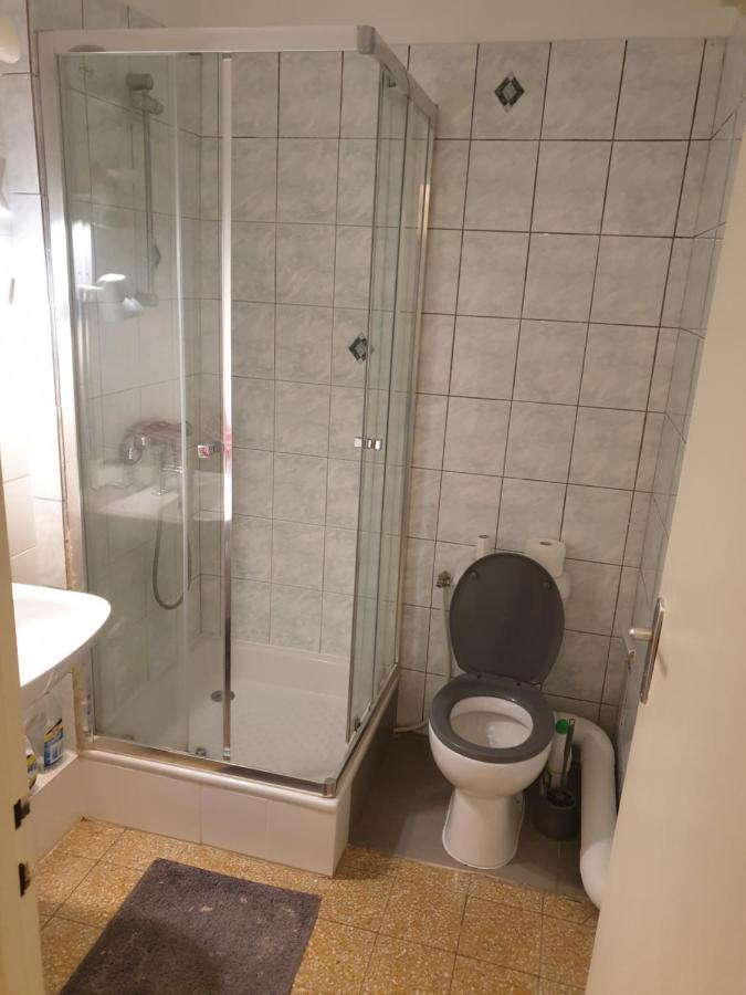 New Cheap Private Room, Kitchen , Overwieuw Sea,Tram On Spot, 12 Minutes From Nice Train Station With Tram , Beach In 17 Min Tram , Chambre Privee Pas Cher, Cuisine Equipee , Tram Sur Place, Apercu Mer, 12 Min De La Gare De Nice Avec Le Tram, 17 Min Eksteriør bilde