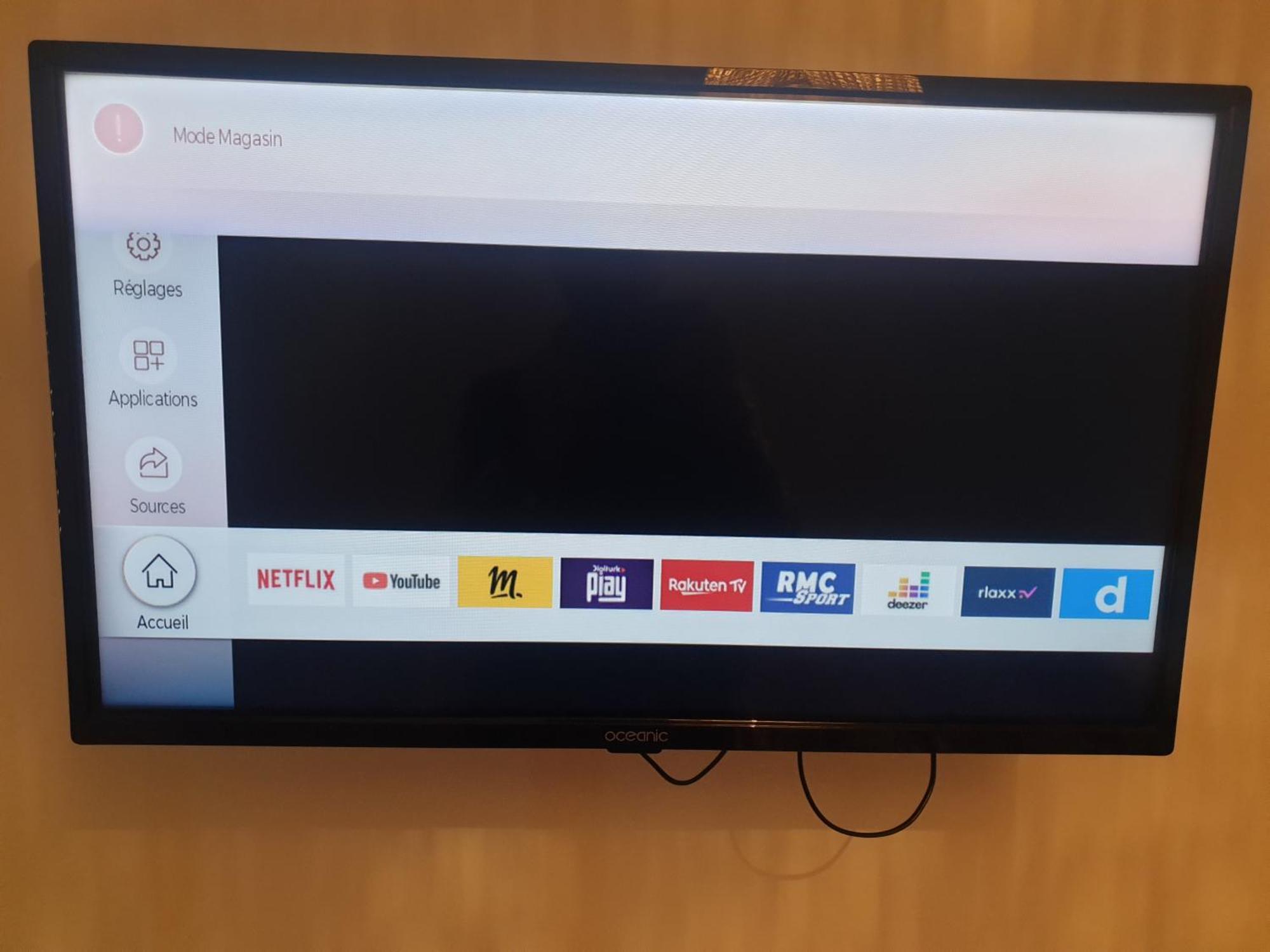 New Cheap Private Room, Kitchen , Overwieuw Sea,Tram On Spot, 12 Minutes From Nice Train Station With Tram , Beach In 17 Min Tram , Chambre Privee Pas Cher, Cuisine Equipee , Tram Sur Place, Apercu Mer, 12 Min De La Gare De Nice Avec Le Tram, 17 Min Rom bilde